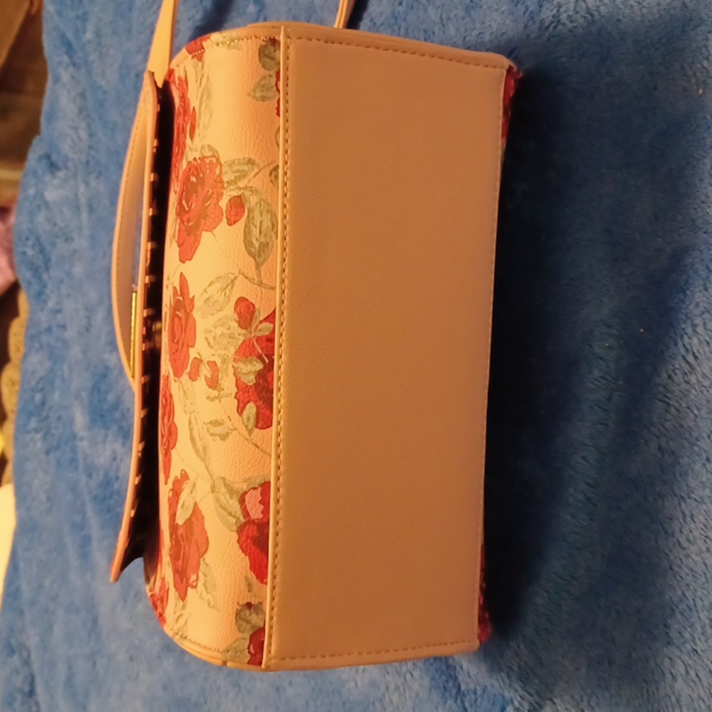 NWT Betsey Johnson floral crossbody purse ๐ Great for gift! Offers welcome! - Picture 6 of 10